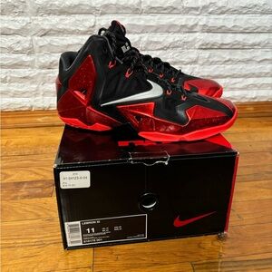 Nike Lebron XI Away - Black/Crimson Red